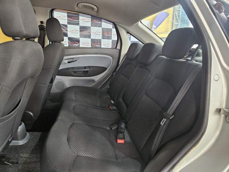 10-FIAT-LINEA-1.8-ESSENCE-16V-FLEX-4P-MANUAL-PRATA-2013-RR-AUTOMOVEIS-LOJA-DE-CARROS-FREGUESIA-DO-O-AVENIDA-PETRONIO-PORTELA