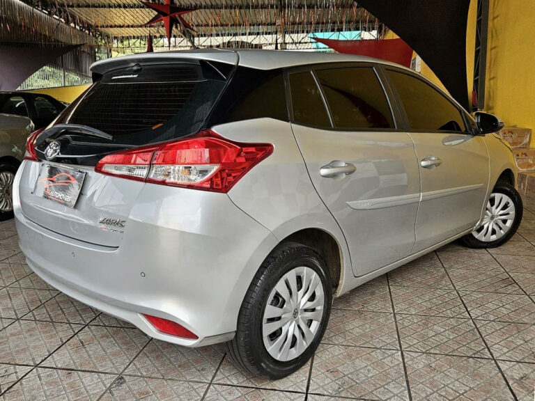 4-TOYOTA-YARIS-XL-1.5-FLEX-16V-AUTOMATICO-2023-PRATA-RR-AUTOMOVEIS-LOJA-DE-CARROS-FREGUESIA-DO-O-AVENIDA-PETRONIO-PORTELA