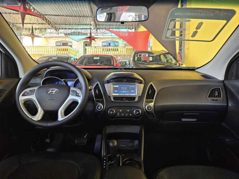 8-HYUNDAI-IX35-2.0-MPI-4X2-16V-FLEX-4P-AUTOMÁTICO-PRATA-2013-RR-AUTOMOVEIS-LOJA-DE-CARROS-FREGUESIA-DO-O-AVENIDA-PETRONIO-PORTELA