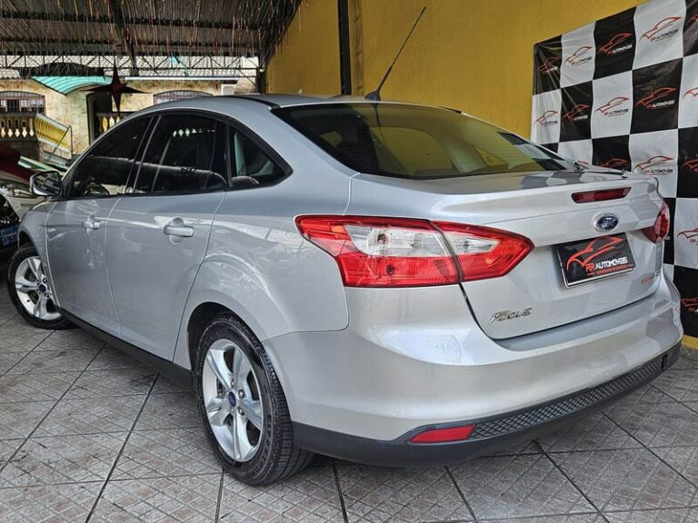 4-FORD-FOCUS-SEDAN-2.0-16V-FLEX-AUTOMÁTICO-PRATA-2014-RR-AUTOMOVEIS-LOJA-DE-CARROS-FREGUESIA-DO-O-AVENIDA-PETRONIO-PORTELA