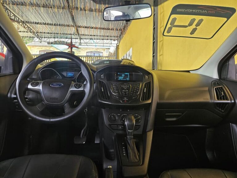 8-FORD-FOCUS-SEDAN-2.0-16V-FLEX-AUTOMÁTICO-PRATA-2014-RR-AUTOMOVEIS-LOJA-DE-CARROS-FREGUESIA-DO-O-AVENIDA-PETRONIO-PORTELA