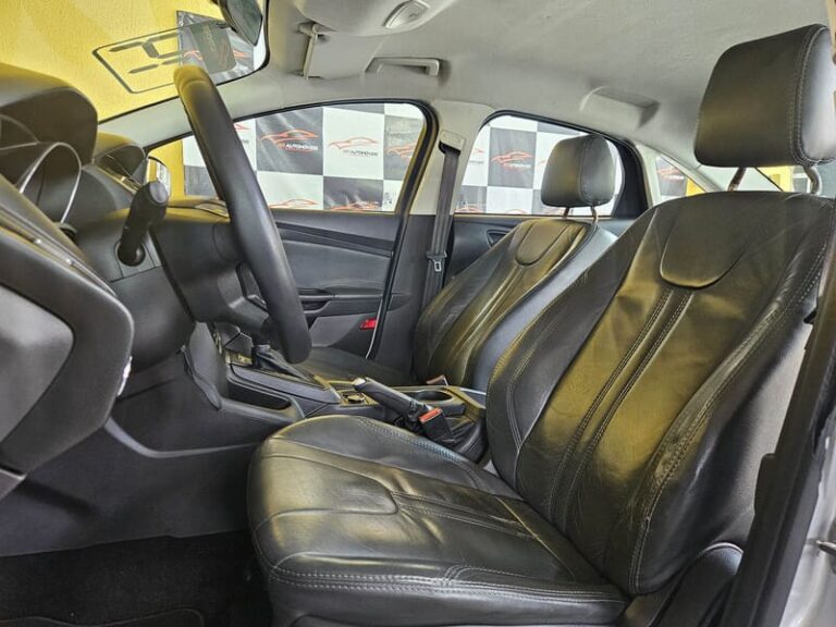 9-FORD-FOCUS-SEDAN-2.0-16V-FLEX-AUTOMÁTICO-PRATA-2014-RR-AUTOMOVEIS-LOJA-DE-CARROS-FREGUESIA-DO-O-AVENIDA-PETRONIO-PORTELA