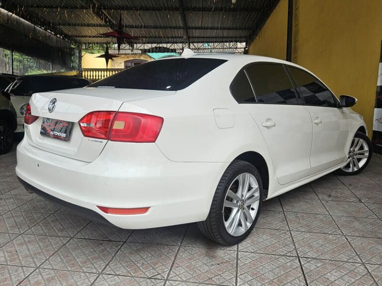 4-VOLKSWAGEN-JETTA-2.0-COMFORTLINE-FLEX-8V-AUTOMATICO-BRANCO-2013-RR-AUTOMOVEIS-LOJA-DE-CARROS-FREGUESIA-DO-O-AVENIDA-PETRONIO-PORTELA
