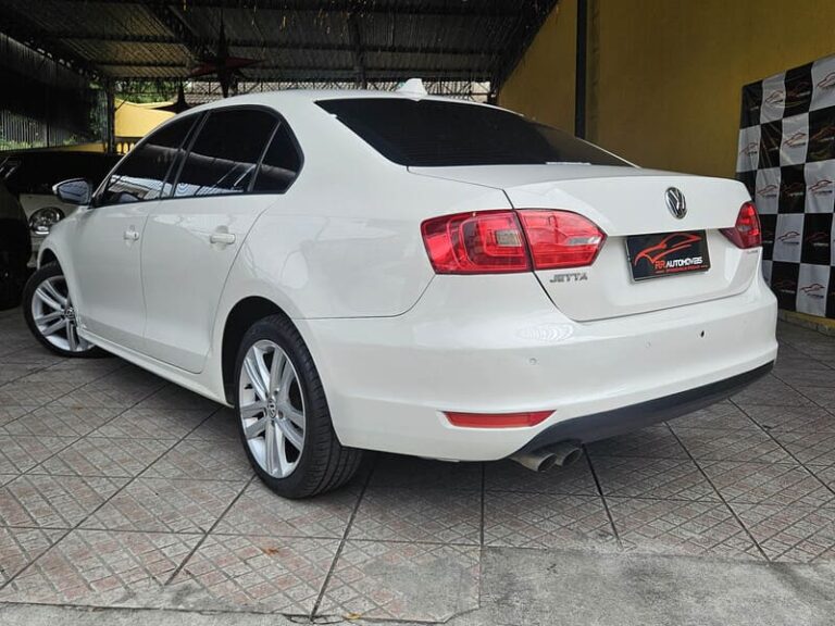 6-VOLKSWAGEN-JETTA-2.0-COMFORTLINE-FLEX-8V-AUTOMATICO-BRANCO-2013-RR-AUTOMOVEIS-LOJA-DE-CARROS-FREGUESIA-DO-O-AVENIDA-PETRONIO-PORTELA