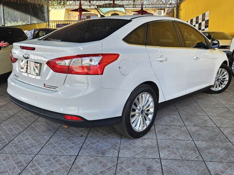 4-FORD-FOCUS-SEDAN-2.0-TITANIUM-16V-FLEX-AUTOMATICO-BRANCO-2016-RR-AUTOMOVEIS-LOJA-DE-CARROS-FREGUESIA-DO-O-AVENIDA-PETRONIO-PORTELA