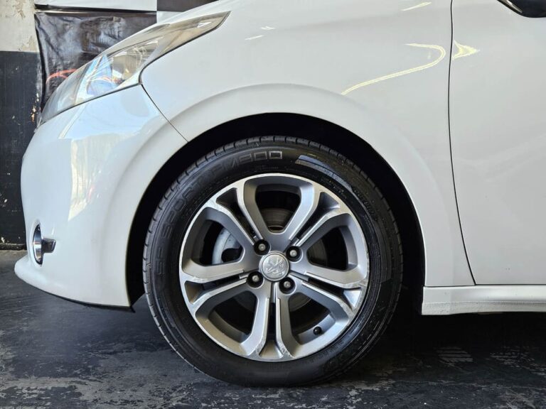 7-PEUGEOT-208-1.6-GRIFFE-AUTOMATICO-BRANCO-2014-RR-AUTOMOVEIS-LOJA-DE-CARROS-OSASCO-AVENIDA-VISCONTE-DE-NOVA-GRANADA