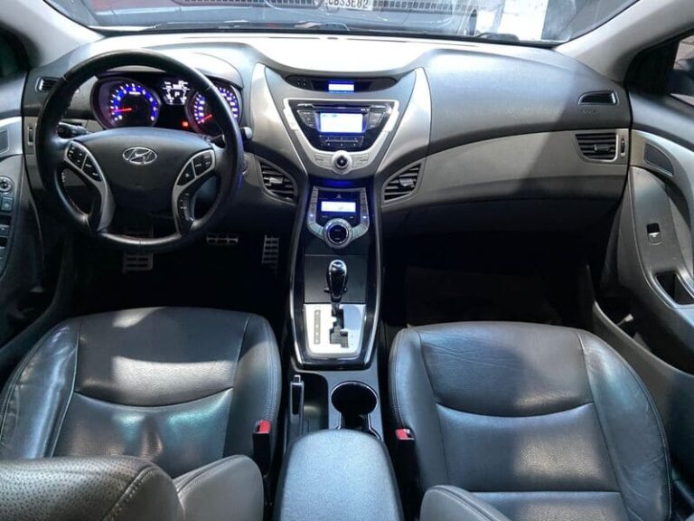 8-HYUNDAI-ELANTRA-1.8-GLS-16V-AUTOMATICO-PRATA-2013-RR-AUTOMOVEIS-LOJA-DE-CARROS-FREGUESIA-DO-O-AVENIDA-PETRONIO-PORTELA